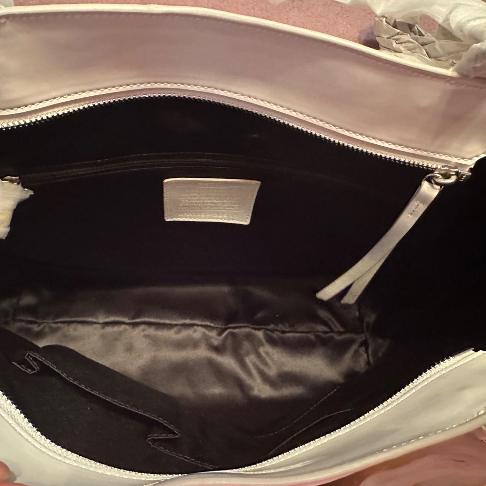 NIB COACH CANVAS TOTE SUNGLOW/WHITE - Picture 5 of 5